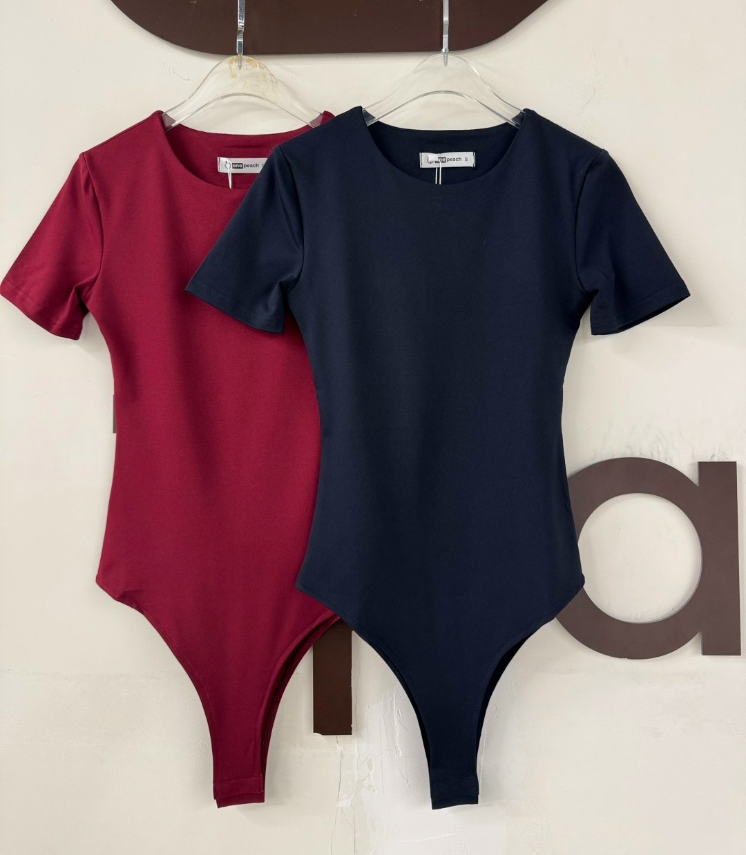 футболка женская красная,футболки для женщин,женская футболка,одежда женская