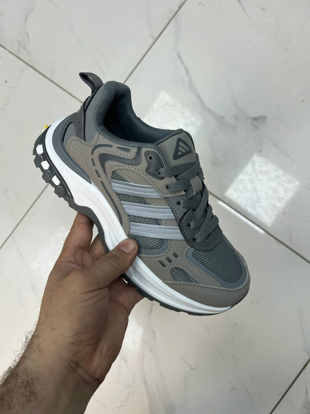 кроссовки nike initiator,кроссовки nike,женские кроссовки nike initiator серебристого цвета,кроссовки nike initiator running,nike initiator