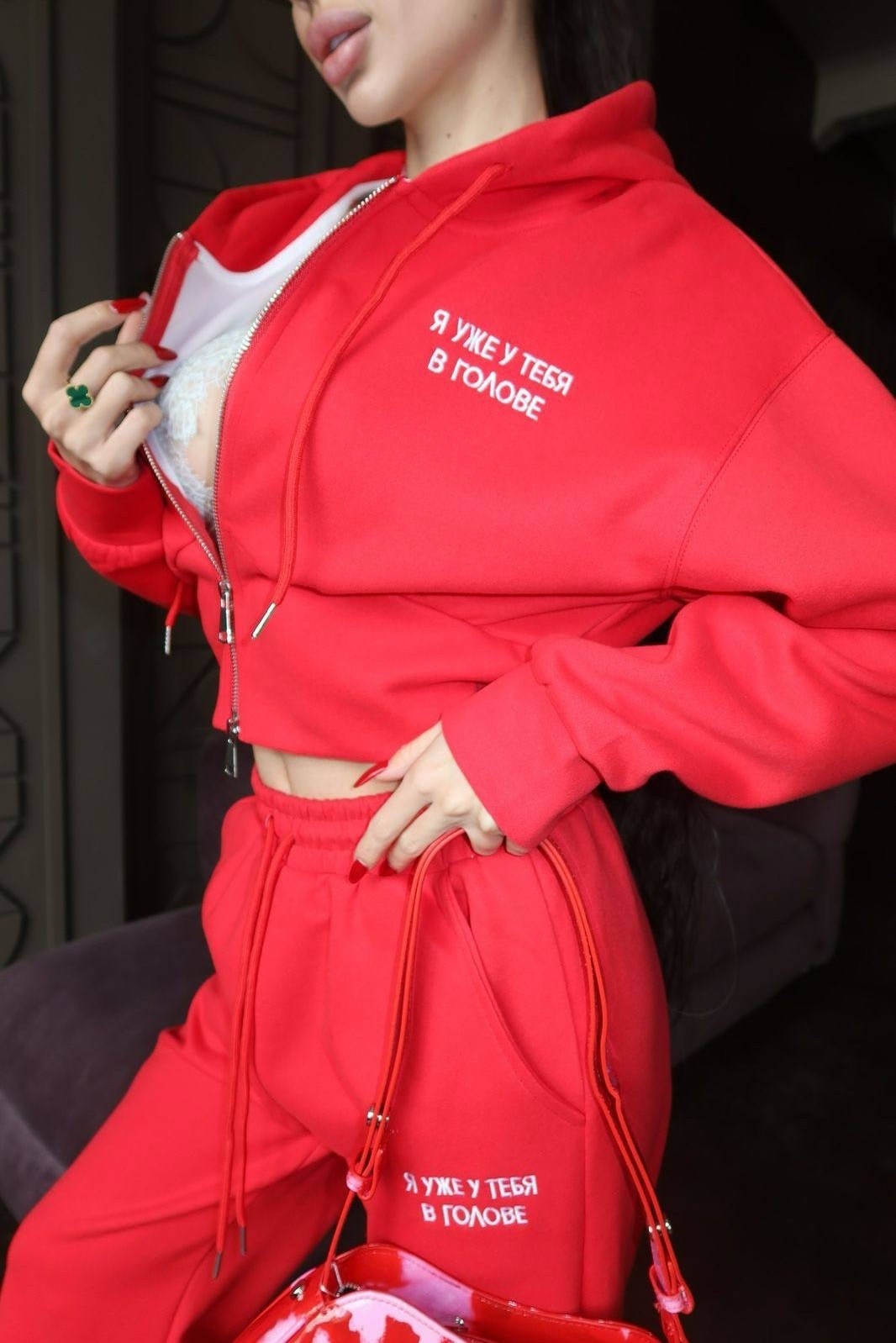 спортивный костюм miu miu женский,спортивный костюм женский,женские костюмы,костюм спортивный,женский красный костюм miu miu