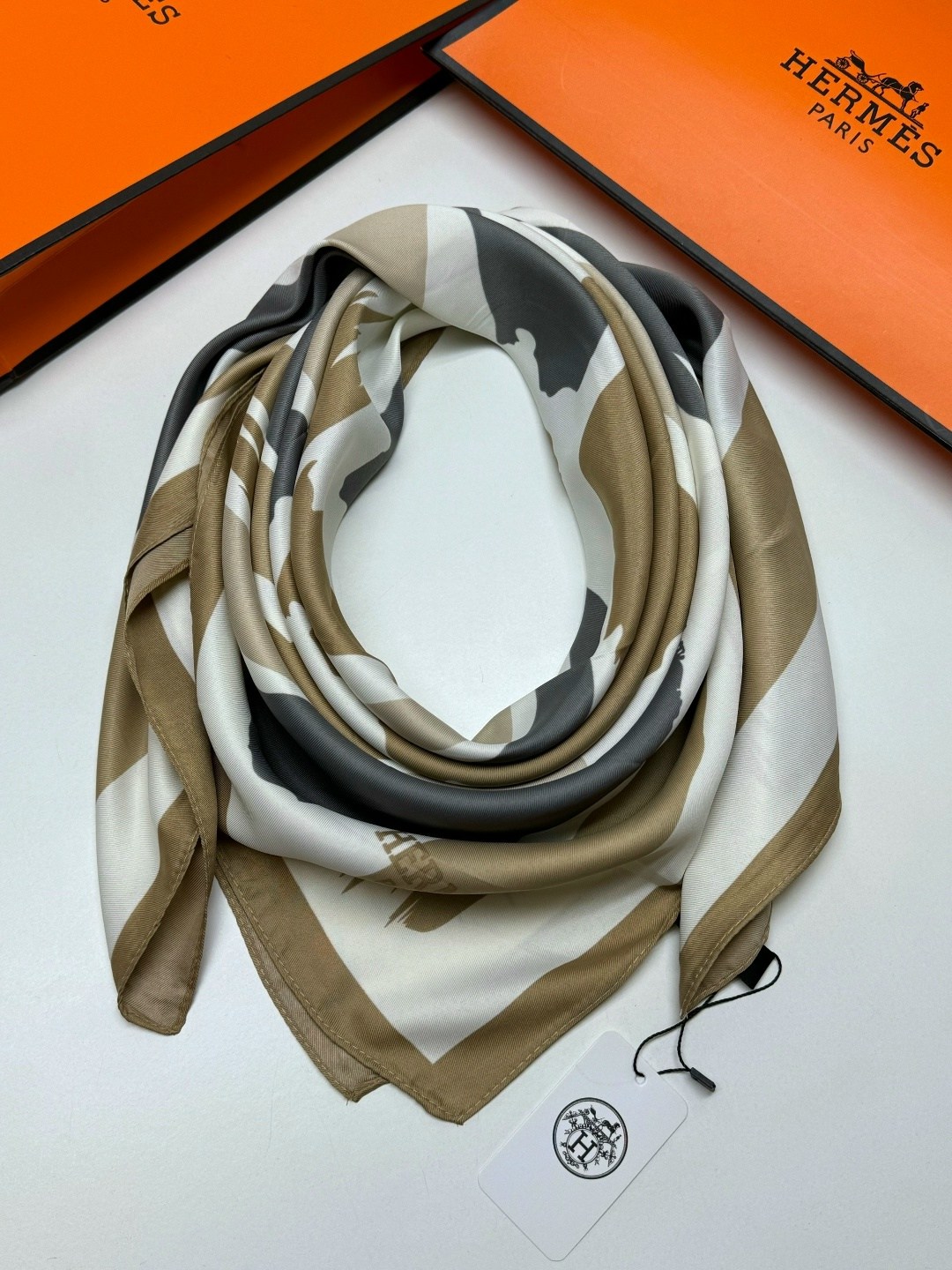 платок шелковый брендовый,платки шелковые,платок шелковый женский,шелковый платок hermes,брендовый шелковый платок hermes