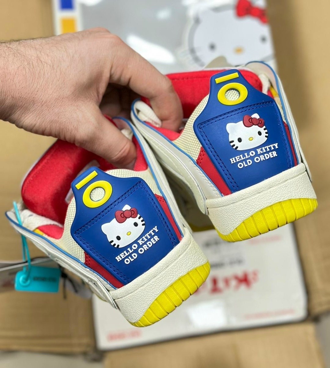 кроссовки old order hello kitty,олд ордер кроссовки хеллоу китти,кроссовки хеллоу китти,old order кроссовки с хеллоу китти,кроссовки sanrio