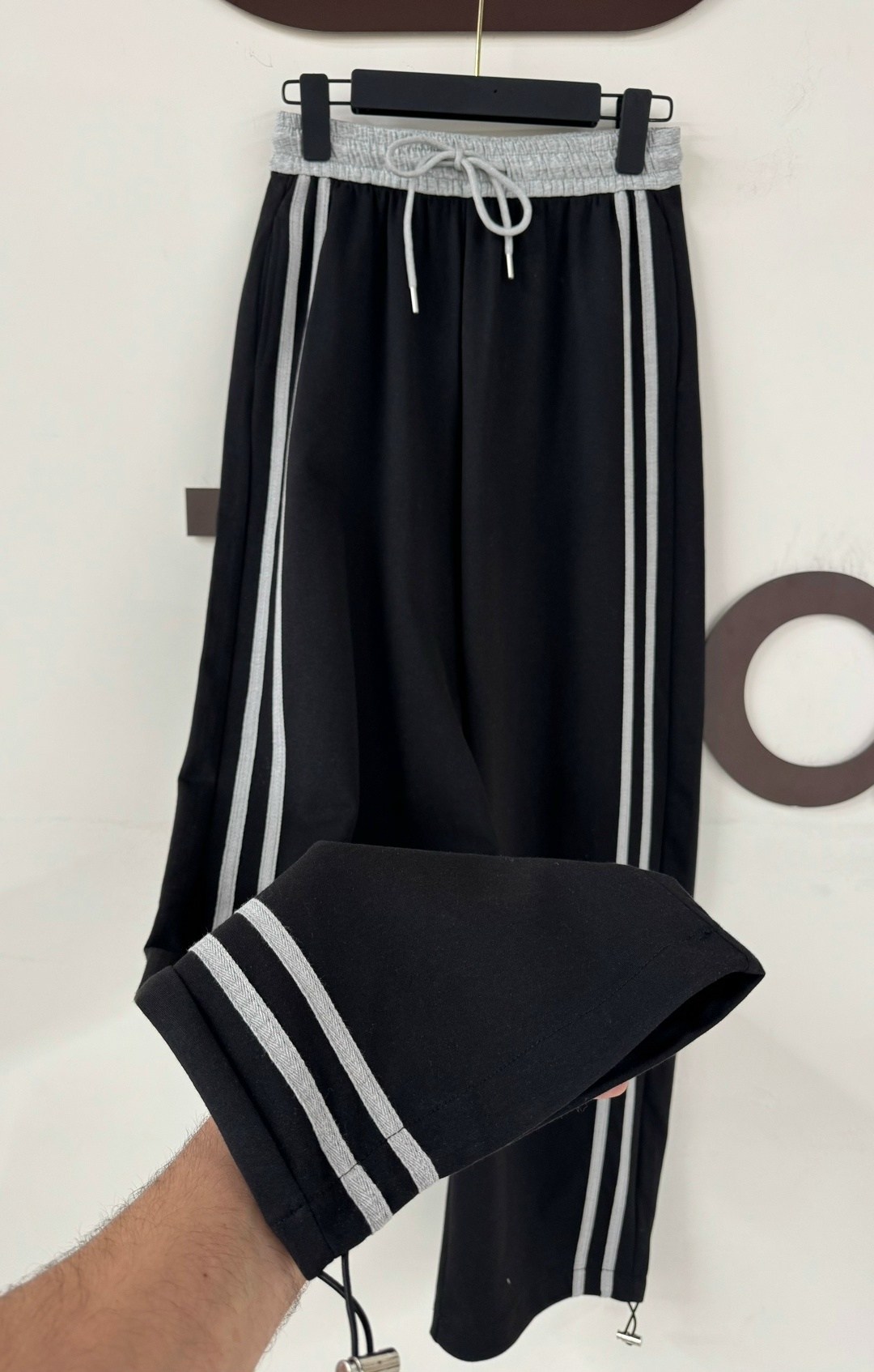 брюки карго с лампасами широкие y2k styfash,штаны y2k спортивные с лампасами оверсайз серые,женские спортивные штаны,штаны спортивные,брюки оверсайз с лампасами широкие спортивные y2k