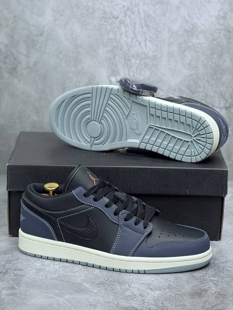 кроссовки nike air jordan 1 low,nike air jordan 1 low midnight navy,nike air jordan 1 low se craft obsidian,nike air jordan 1 low sb midnight navy,air jordan 1 low wmns black blue aqua