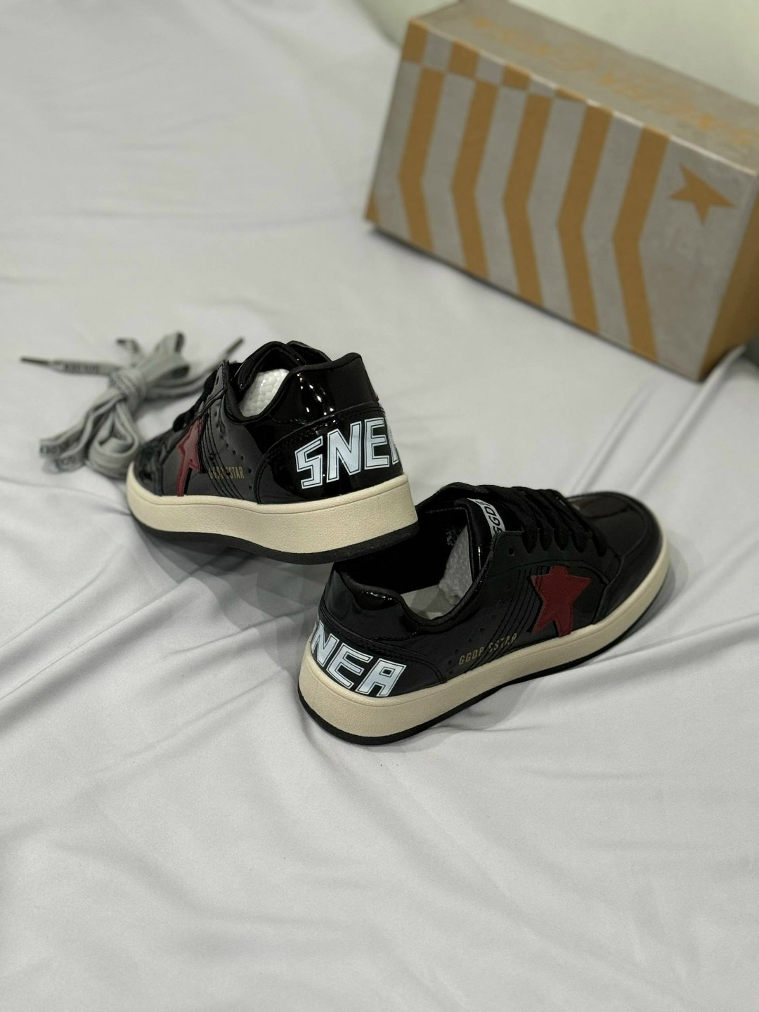 кроссовки ball star черного и белого цвета golden goose,golden goose лаковые кроссовки,,кеды golden goose,golden goose кеды hi star на платформе черный