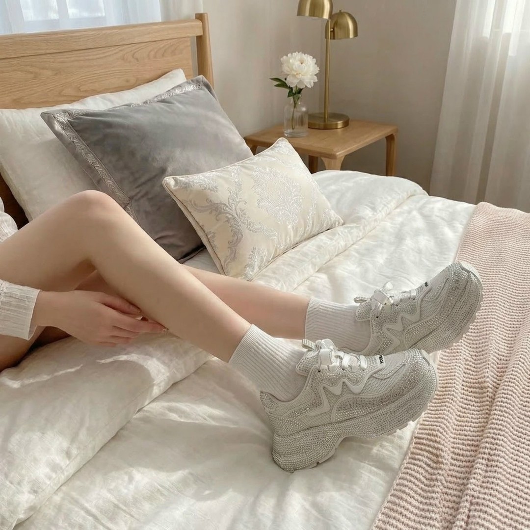 кроссовки стильные,модные кроссовки,женские кроссовки,кроссовки для женщин,женские модные кроссовки