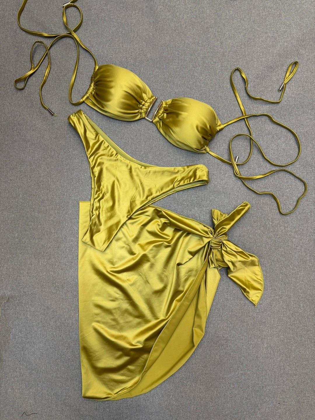 золотой купальник,женский купальник,сексуальный женский купальник,золотое бикини,купальник пляжный