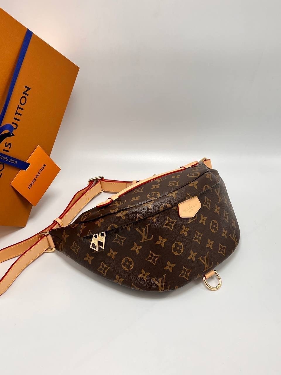 поясная сумка louis vuitton,сумка на пояс louis vuitton,сумка поясная луи виттон,женская поясная сумка louis vuitton bumbag,сумка поясная louis vuitton bumbag