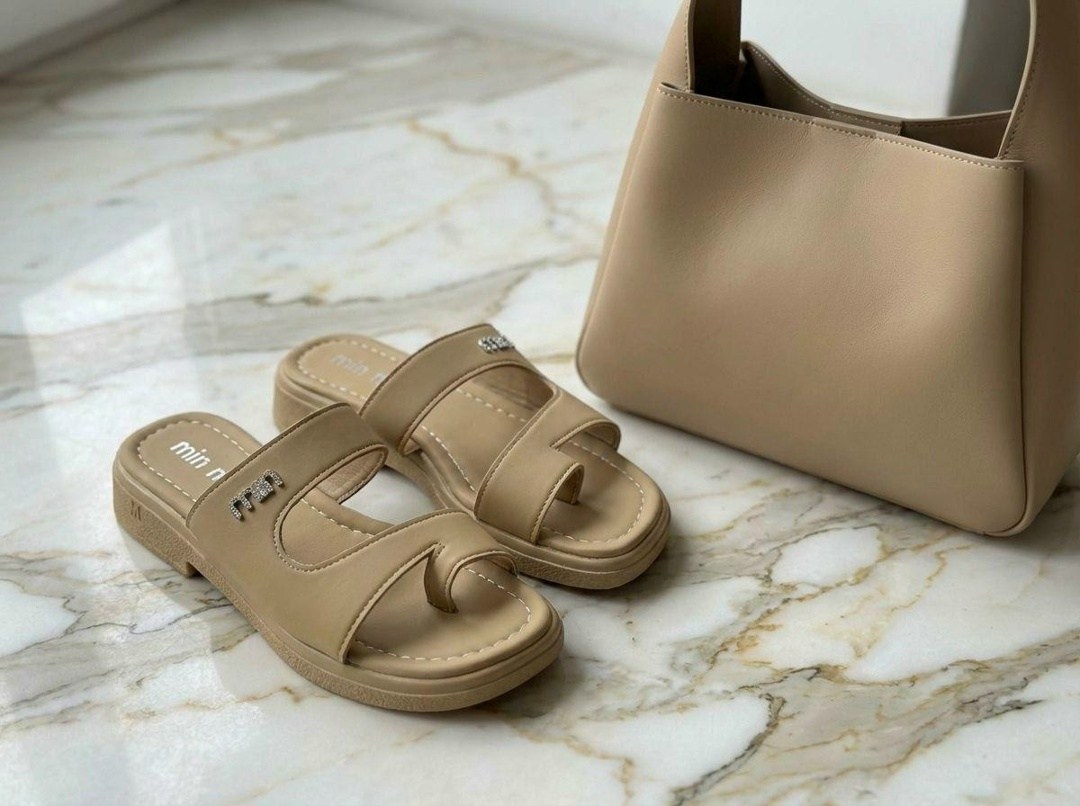 тапочки фенди,,женские шлепанцы,женские сандалии,женские шлепки