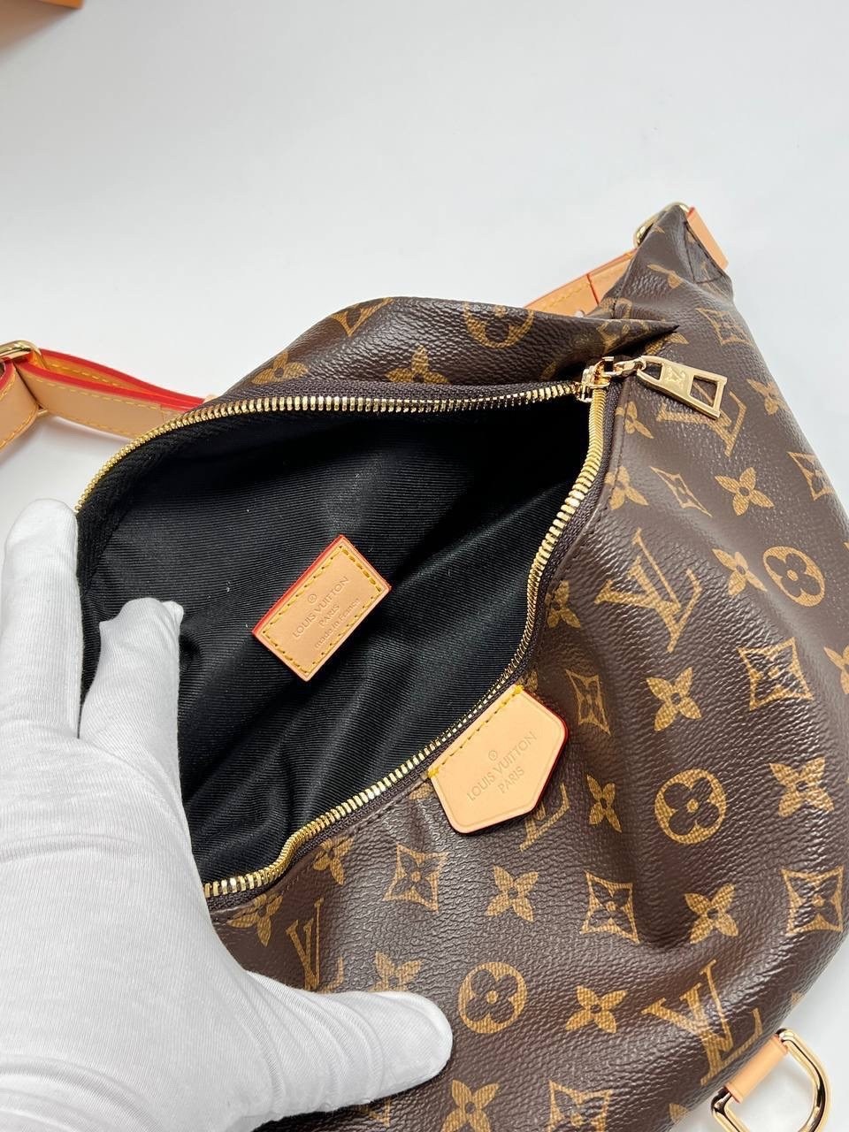поясная сумка louis vuitton,сумка на пояс louis vuitton,сумка поясная луи виттон,женская поясная сумка louis vuitton bumbag,сумка поясная louis vuitton bumbag