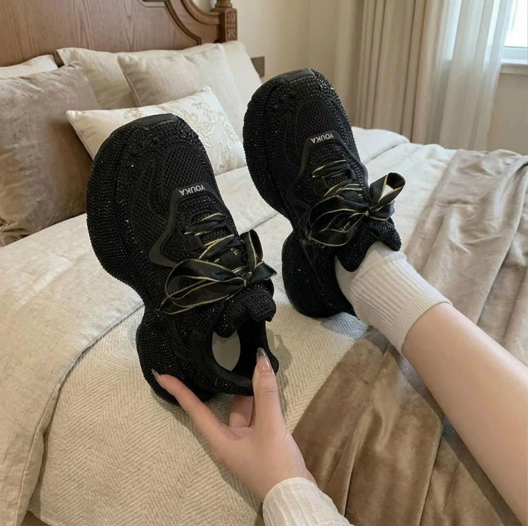 кроссовки стильные,модные кроссовки,женские кроссовки,кроссовки для женщин,женские модные кроссовки