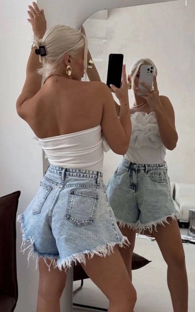 блузка с оборками,модные наряды,летние наряды,модные шорты