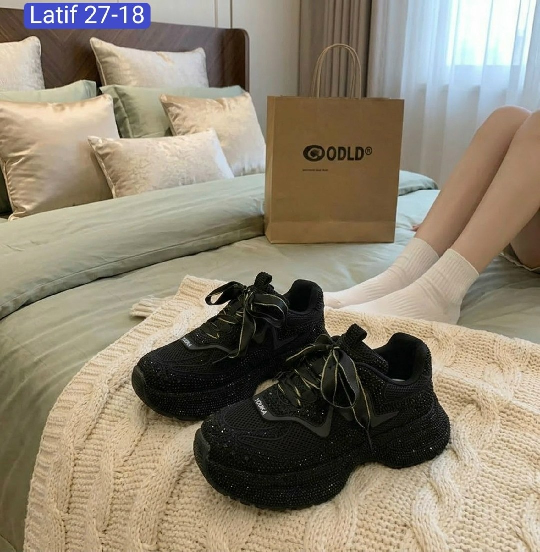 ,женские кроссовки,женские кроссовки на платформе,спортивная ,массивные кроссовки