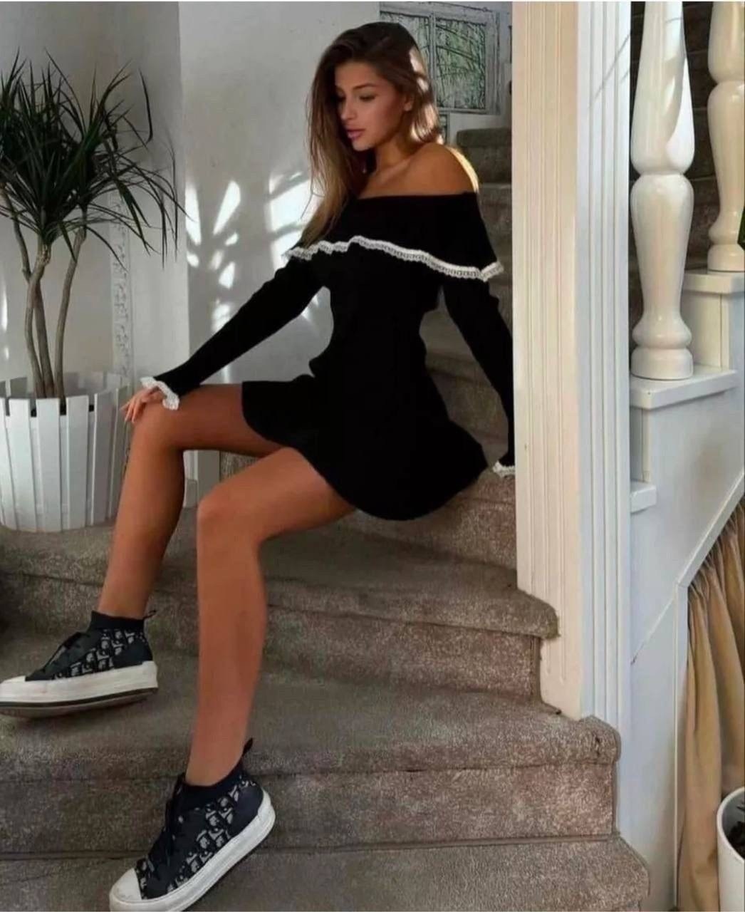 женское трикотажное платье с открытыми плечами,трикотажное платье с открытыми плечами,платье вязаное с открытыми плечами,платье с открытыми плечам,платье трикотажное с открытым плечом