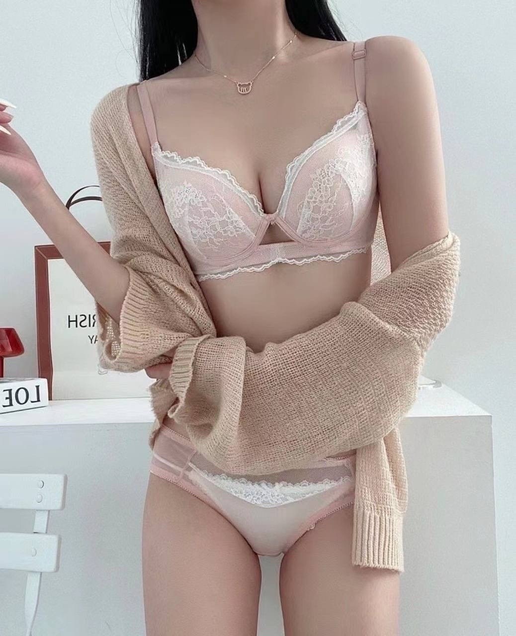 бюстгальтер с кружевами,кружевной бюстгальтер,комплект с бюстгальтером,бюстгальтер классика,кружевное белье