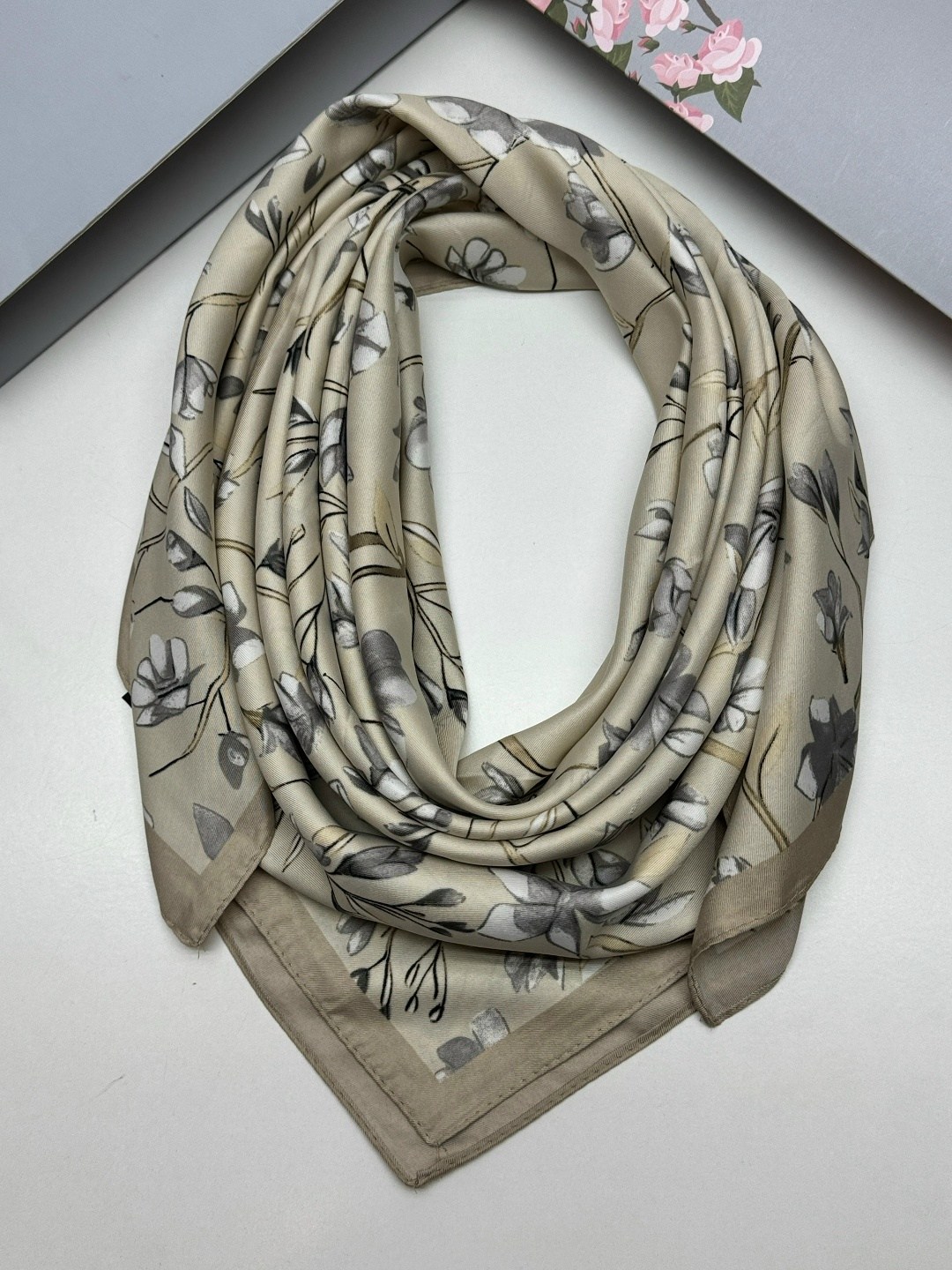шелковый платок,шарфы и платки,платок шелковый женский,платки тонки,платки женские