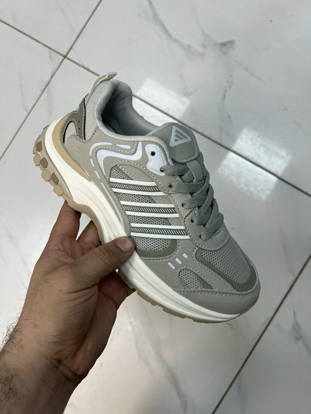 кроссовки nike initiator,кроссовки nike,женские кроссовки nike initiator серебристого цвета,кроссовки nike initiator running,nike initiator