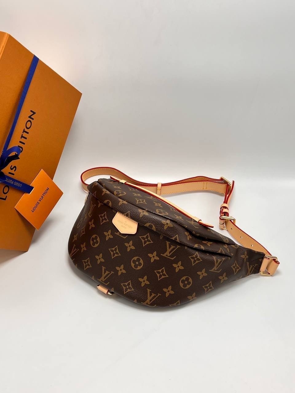 поясная сумка louis vuitton,сумка на пояс louis vuitton,сумка поясная луи виттон,женская поясная сумка louis vuitton bumbag,сумка поясная louis vuitton bumbag