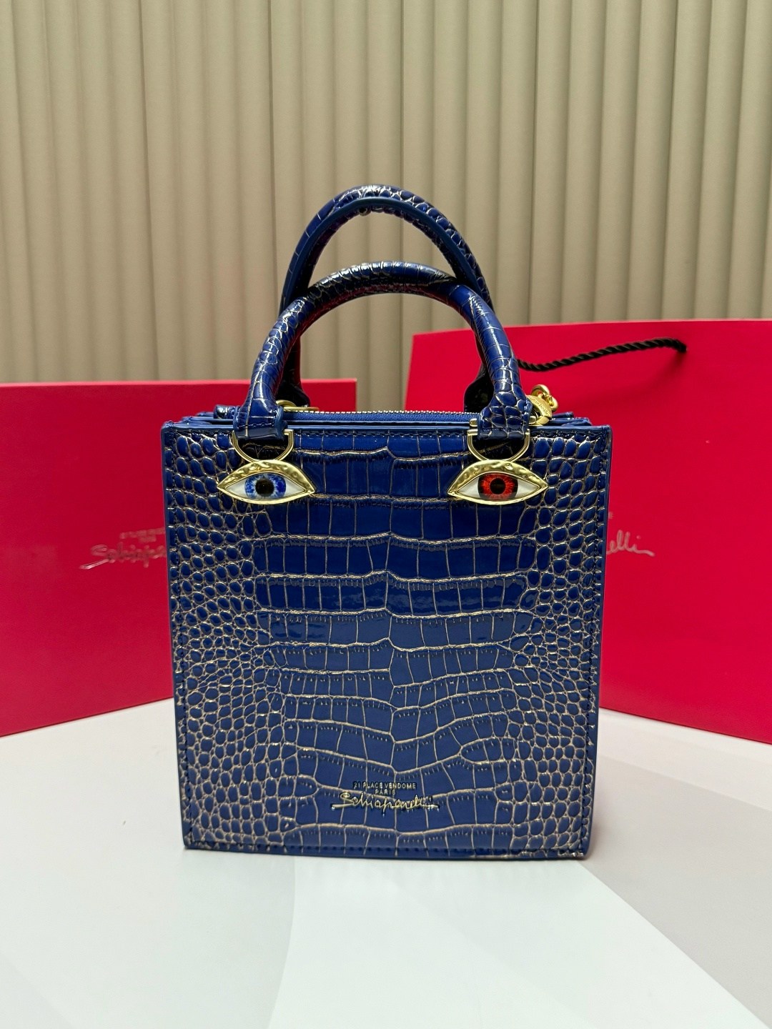 сумка-тоут schiaparelli,сумка женская schiaparelli,сумка schiaparelli,бархатная сумка для глаз schiaparelli premium sense demon,брендовая женская сумка