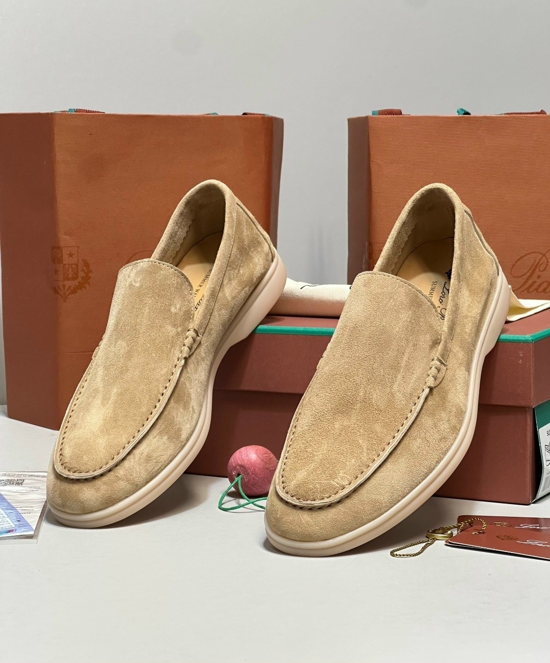 лоферы loro piana,loro piana мужские лоферы,лоферы натуральная замша loro piana,замшевые бежевые лоферы loro piana,женские лоферы замшевые в стиле loro piana