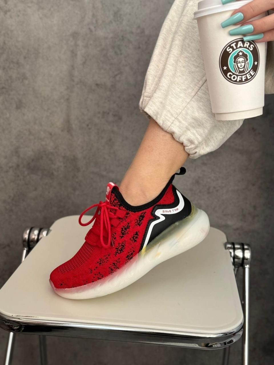 красные кроссовки,дышащие кроссовки,кроссовки,спортивная ,спортивные кроссовки