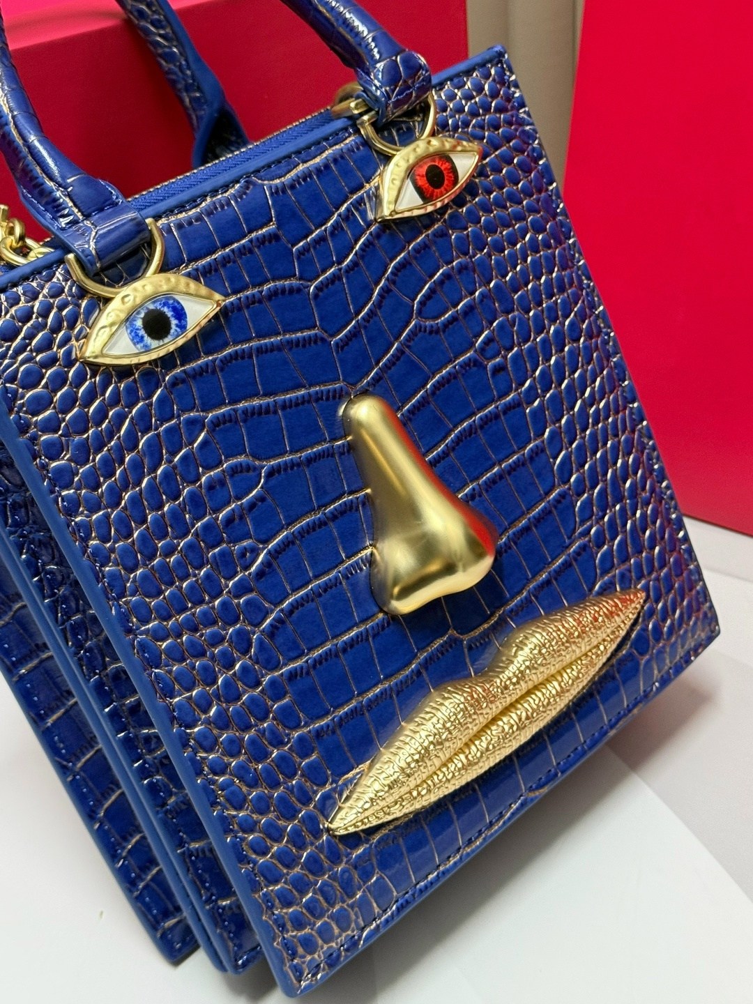 сумка-тоут schiaparelli,сумка женская schiaparelli,сумка schiaparelli,бархатная сумка для глаз schiaparelli premium sense demon,брендовая женская сумка