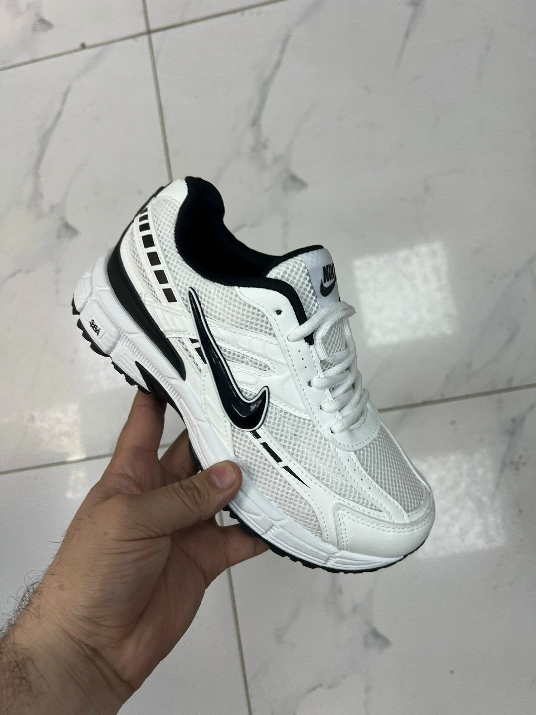 кроссовки nike initiator,кроссовки nike,женские кроссовки nike initiator серебристого цвета,кроссовки nike initiator running,nike initiator