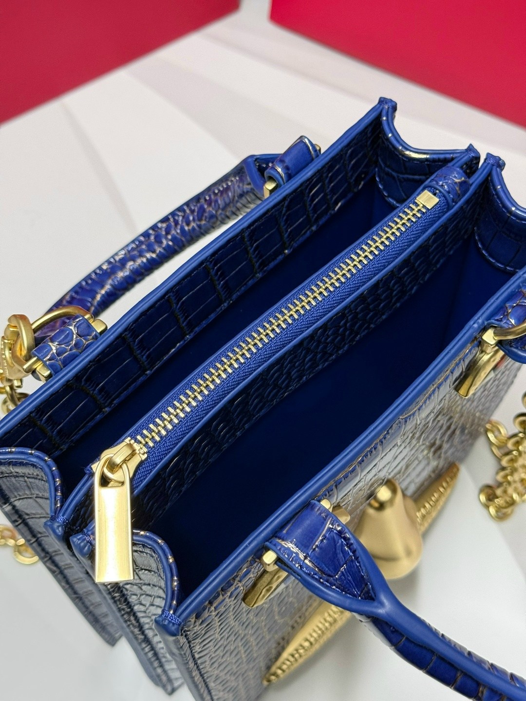 сумка-тоут schiaparelli,сумка женская schiaparelli,сумка schiaparelli,бархатная сумка для глаз schiaparelli premium sense demon,брендовая женская сумка