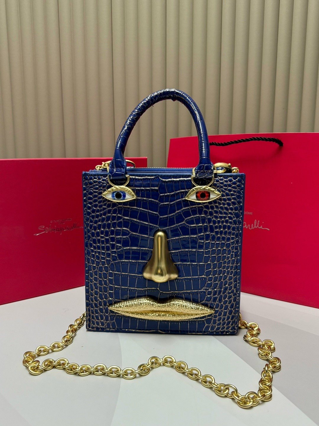 сумка-тоут schiaparelli,сумка женская schiaparelli,сумка schiaparelli,бархатная сумка для глаз schiaparelli premium sense demon,брендовая женская сумка