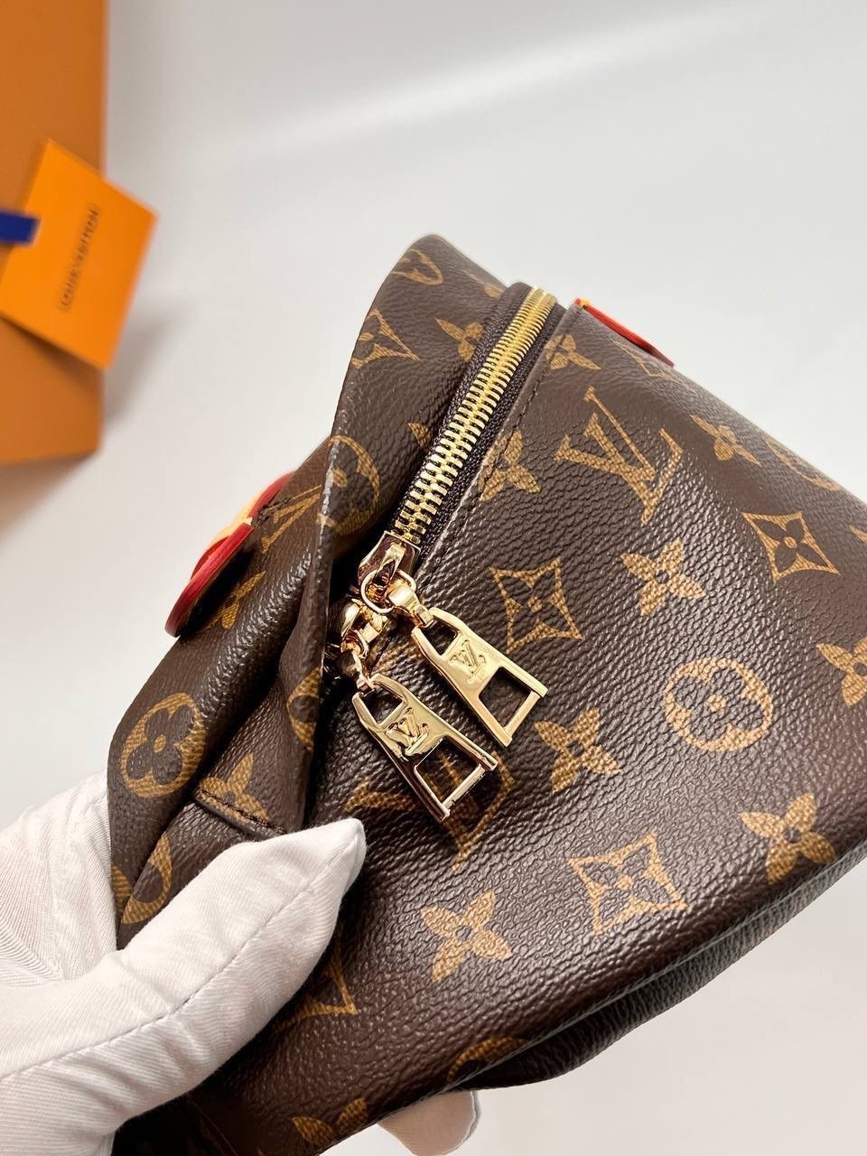 поясная сумка louis vuitton,сумка на пояс louis vuitton,сумка поясная луи виттон,женская поясная сумка louis vuitton bumbag,сумка поясная louis vuitton bumbag