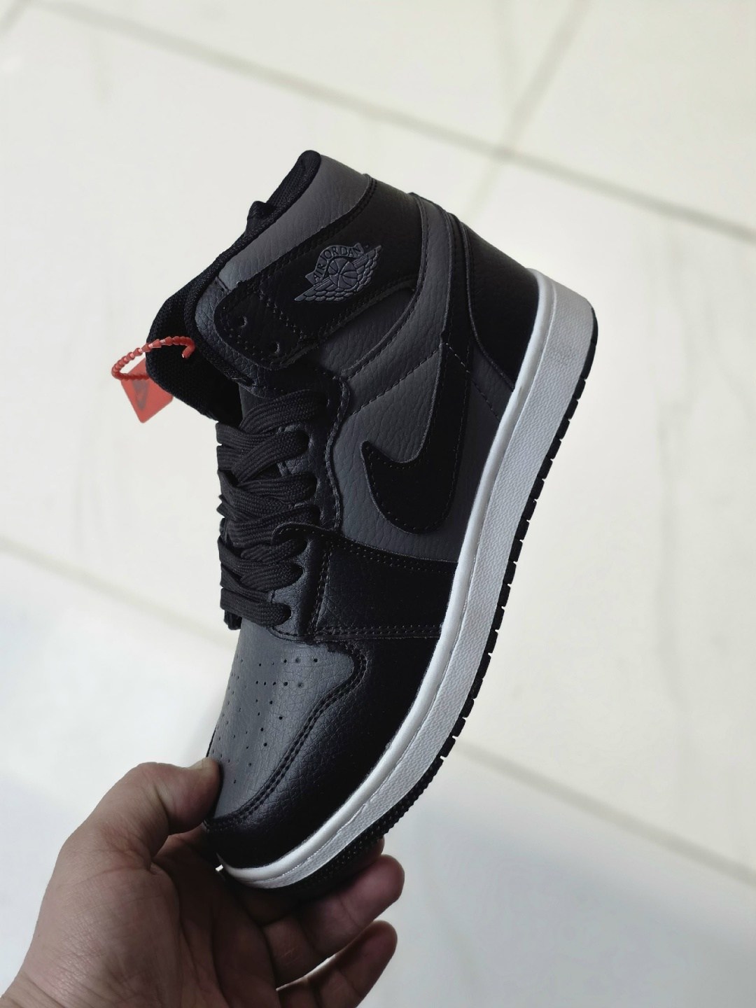 кроссовки nike air jordan retro 1,зимние кроссовки nike air jordan 1,кроссовки nike air jordan 1,кроссовки nike air jordan 1 retro high,кроссовки мужские nike air jordan 1