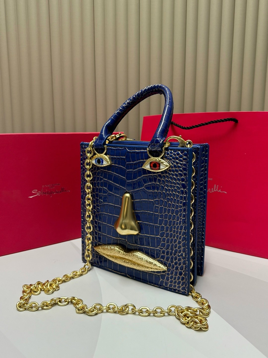 сумка-тоут schiaparelli,сумка женская schiaparelli,сумка schiaparelli,бархатная сумка для глаз schiaparelli premium sense demon,брендовая женская сумка