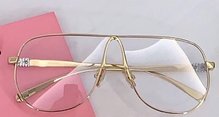 девушка,женщин,стильная одежда,шапка женская,модный шопинг