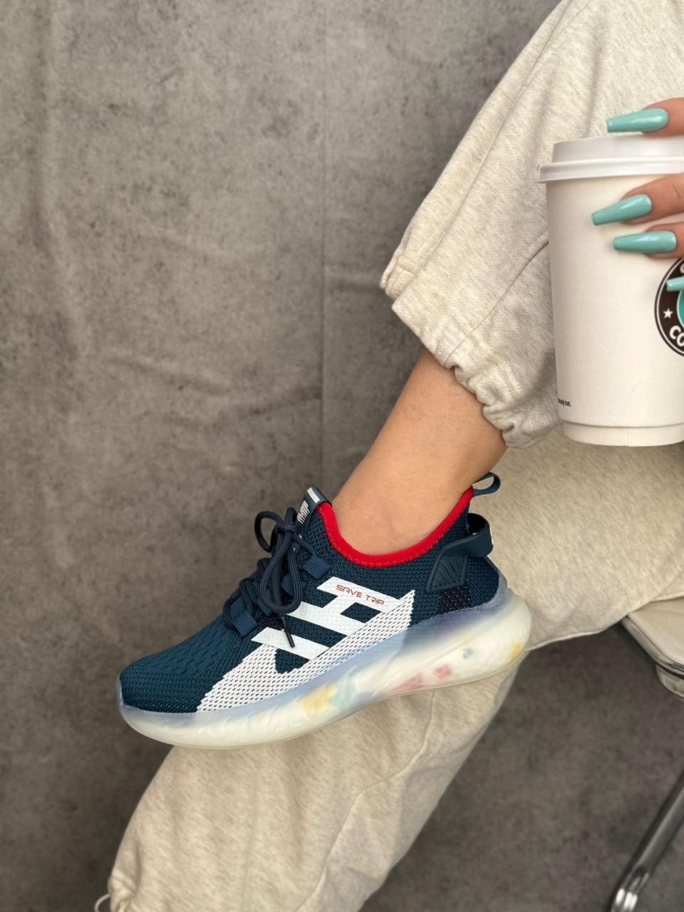 красные кроссовки,дышащие кроссовки,кроссовки,спортивная ,спортивные кроссовки