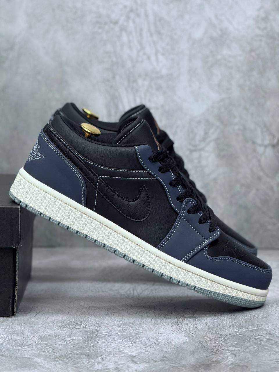 кроссовки nike air jordan 1 low,nike air jordan 1 low midnight navy,nike air jordan 1 low se craft obsidian,nike air jordan 1 low sb midnight navy,air jordan 1 low wmns black blue aqua