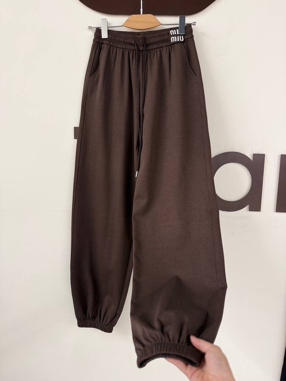 спортивные штаны широкие джоггеры цвет серый меланж,серые широкие спортивные штаны,спортивные штаны,спортивные штаны на флисе,серые спортивные штаны