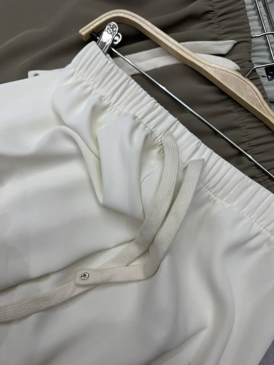 брюки свободного кроя,трикотажные брюки,брюки с завязками,тканевые брюки,спортивные брюки