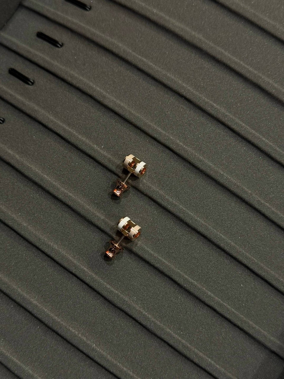 серьги hermes,hermes бижутерия,женские серьги hermes,брендовые серьги,hermes ожерелье