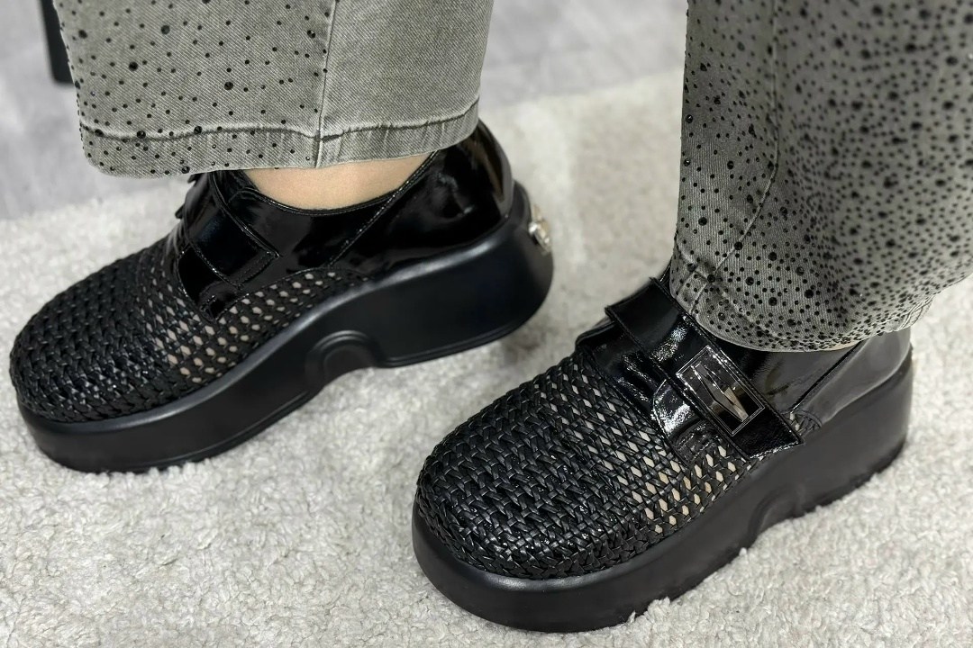 шлепанцы женские,,шлепанцы со стразами,нарядные босоножки,шлепки женские