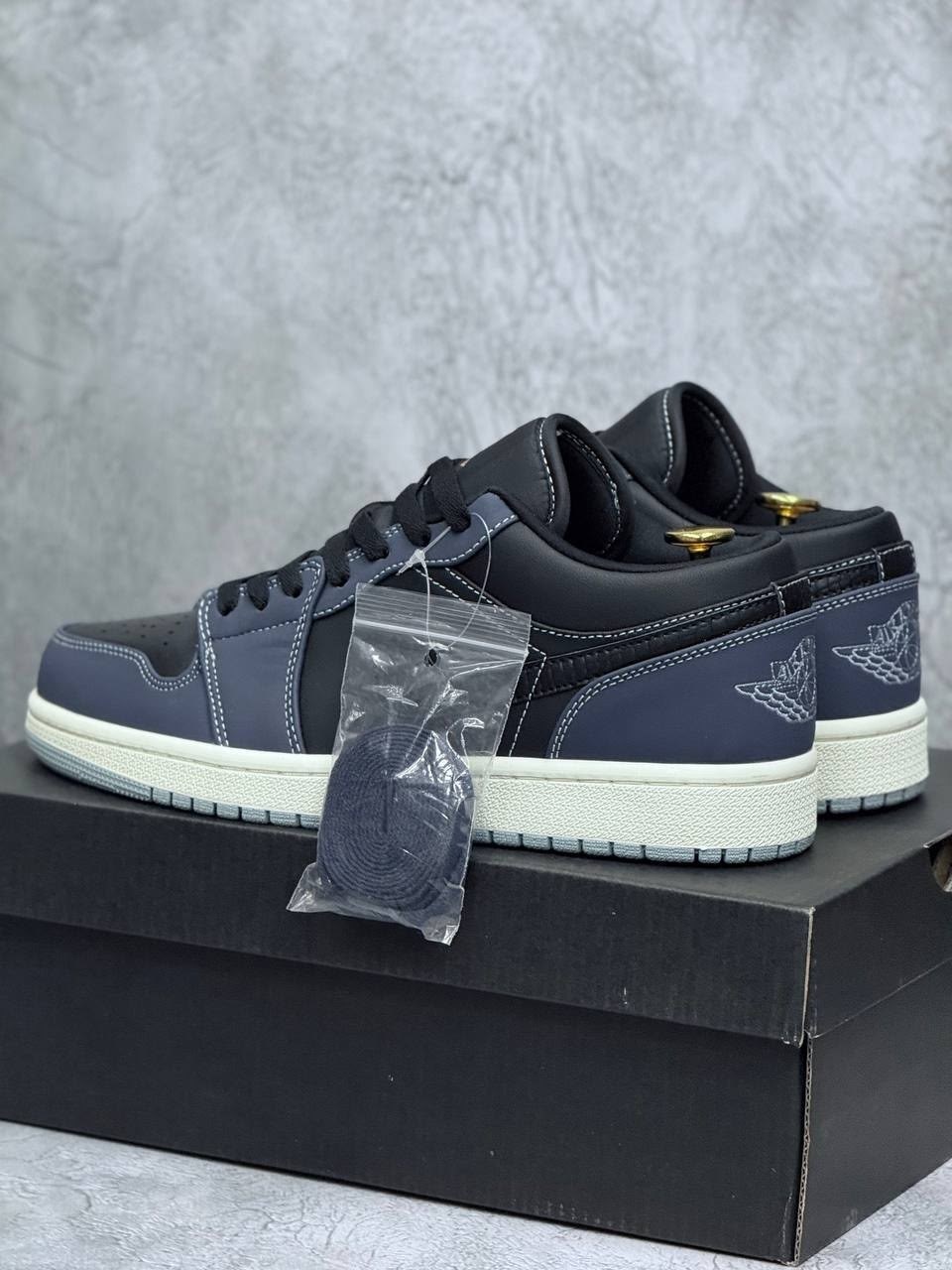 кроссовки nike air jordan 1 low,nike air jordan 1 low midnight navy,nike air jordan 1 low se craft obsidian,nike air jordan 1 low sb midnight navy,air jordan 1 low wmns black blue aqua
