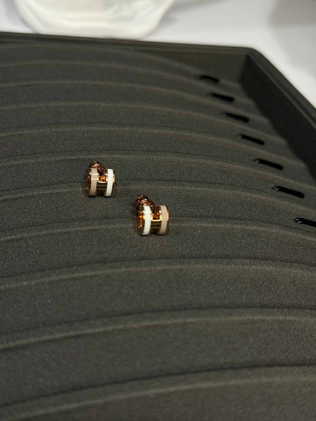 серьги hermes,hermes бижутерия,женские серьги hermes,брендовые серьги,hermes ожерелье