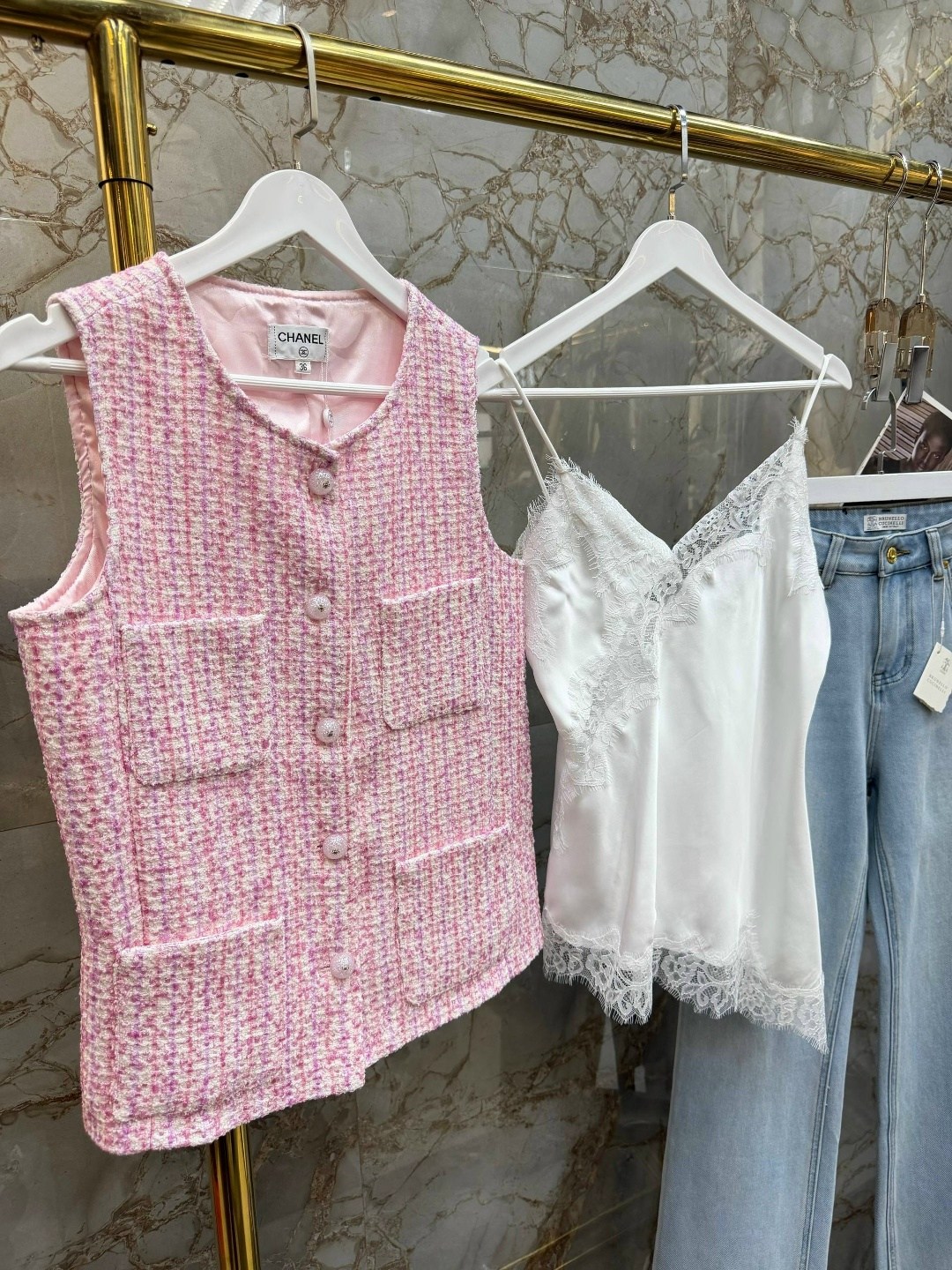 топ шелковый с кружевом,майка с кружевами,шелковый топ,топ с кружевом,топ с кружевной отделкой