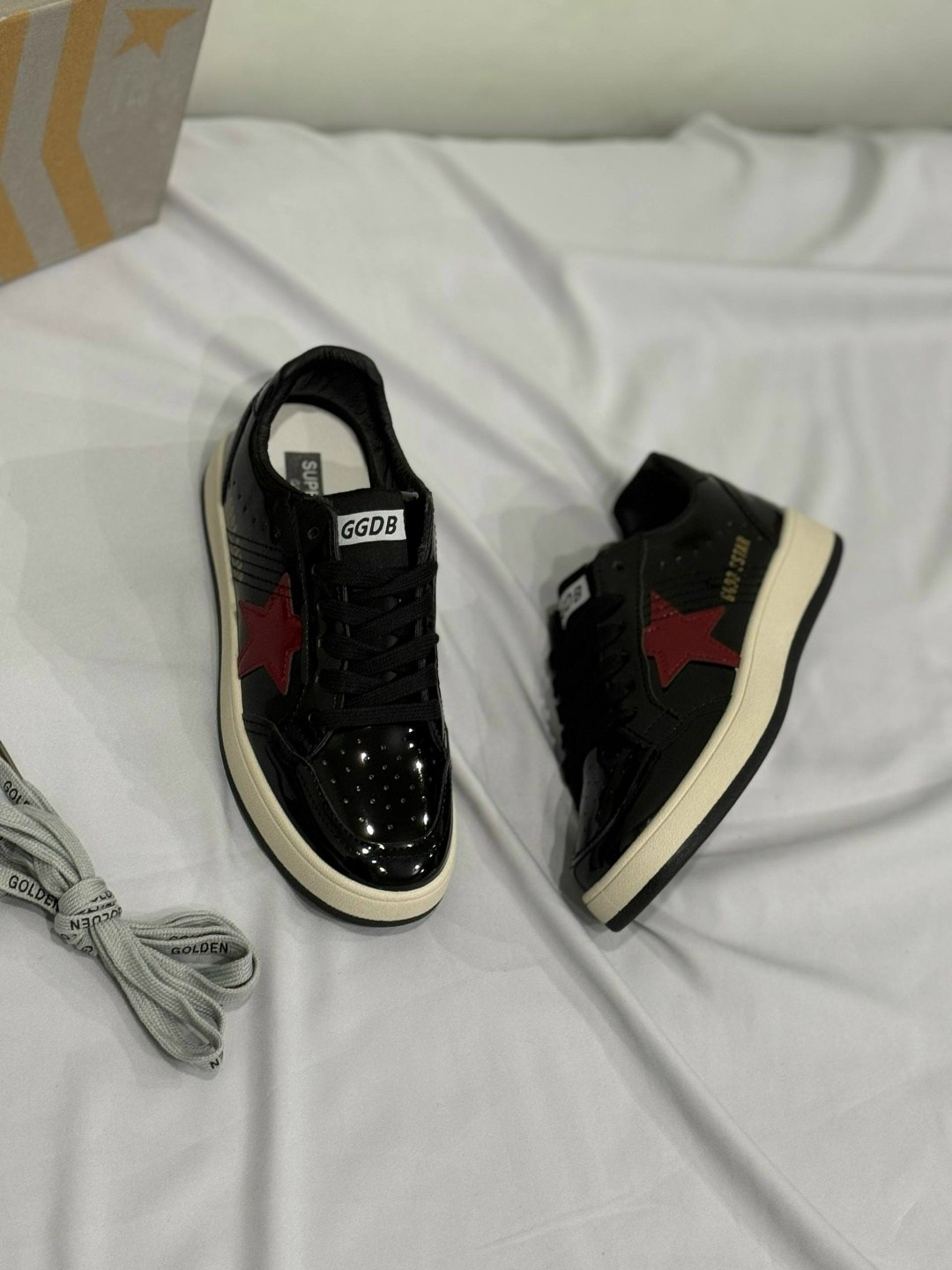 кроссовки ball star черного и белого цвета golden goose,golden goose лаковые кроссовки,,кеды golden goose,golden goose кеды hi star на платформе черный