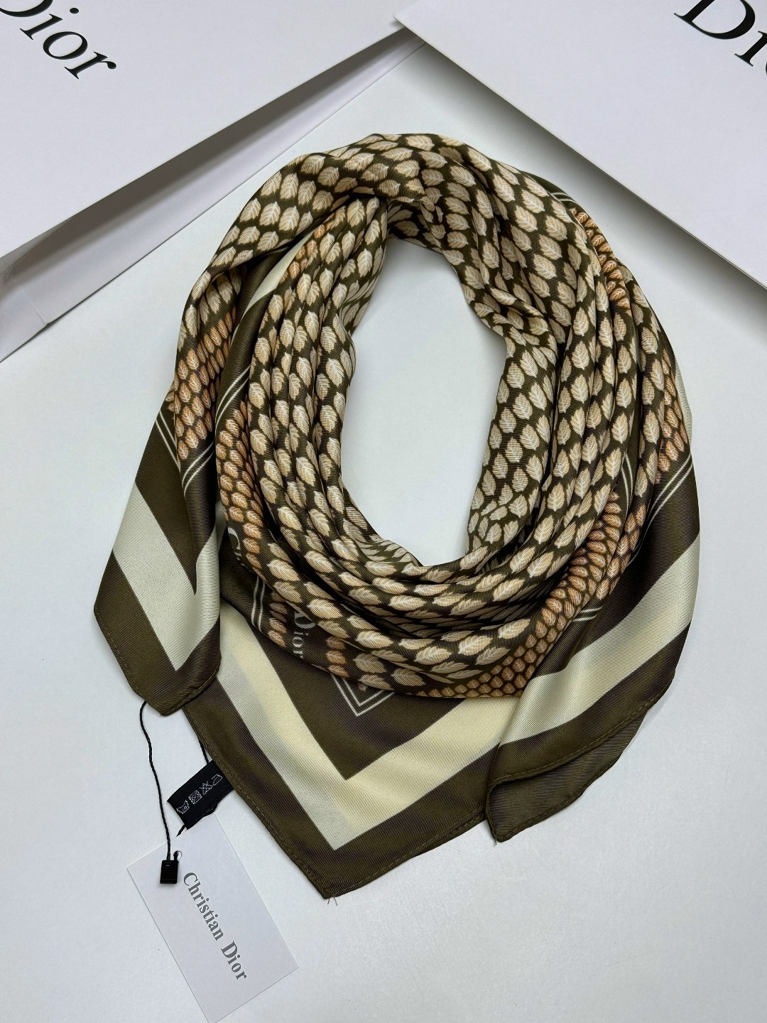 платки диор,платки шелковые нм шарфы,шарф платок шелковый,шарф диор женский,платки шелковый на голову и шею