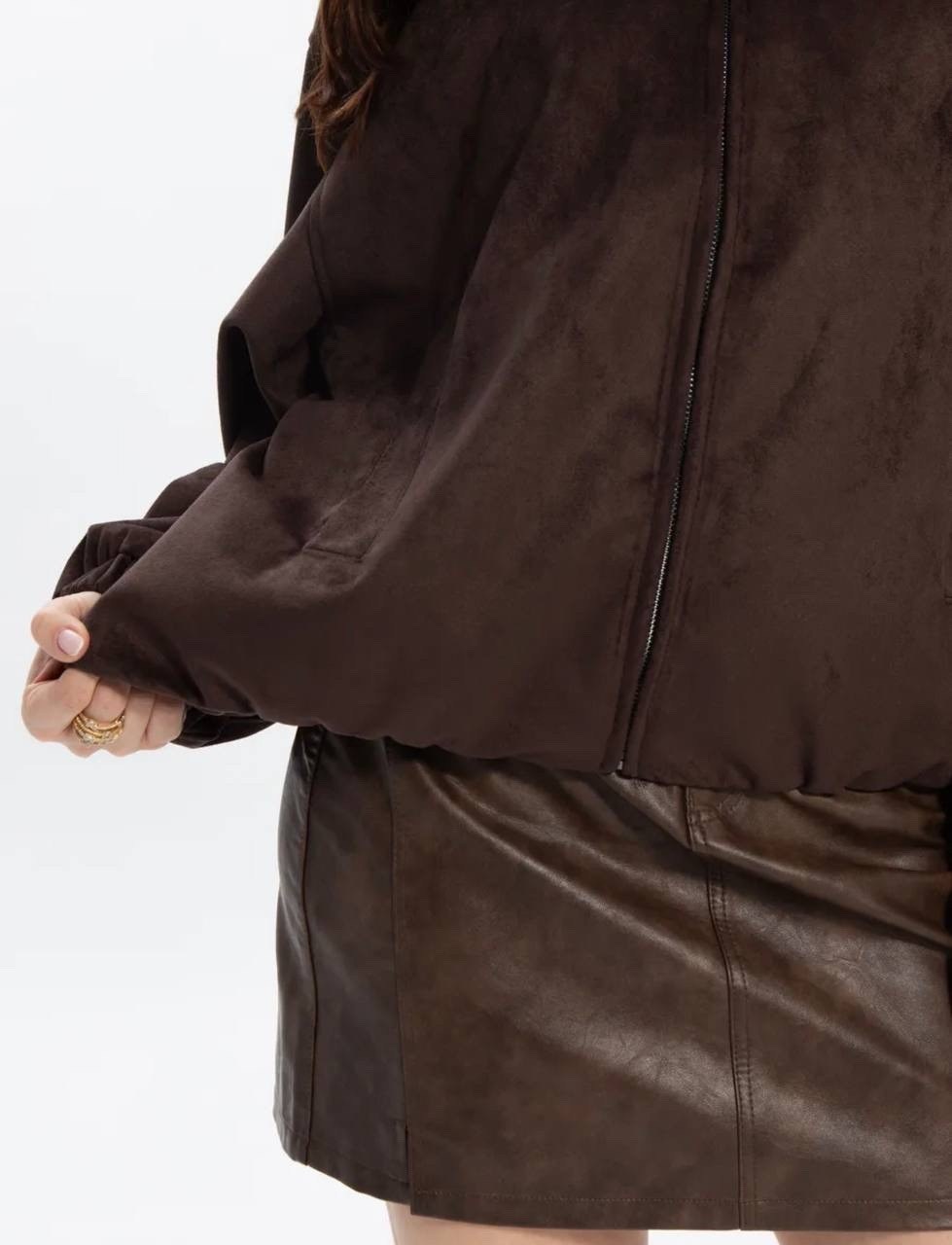 женская куртка бомбер из эко замши коричневого цвета,куртка бомбер замшевая оверсайз lofus,куртка бомбер замшевый оверсайз lofus 325114194,куртка-бомбер утепленная с замшевой фактурой befree,косуха за