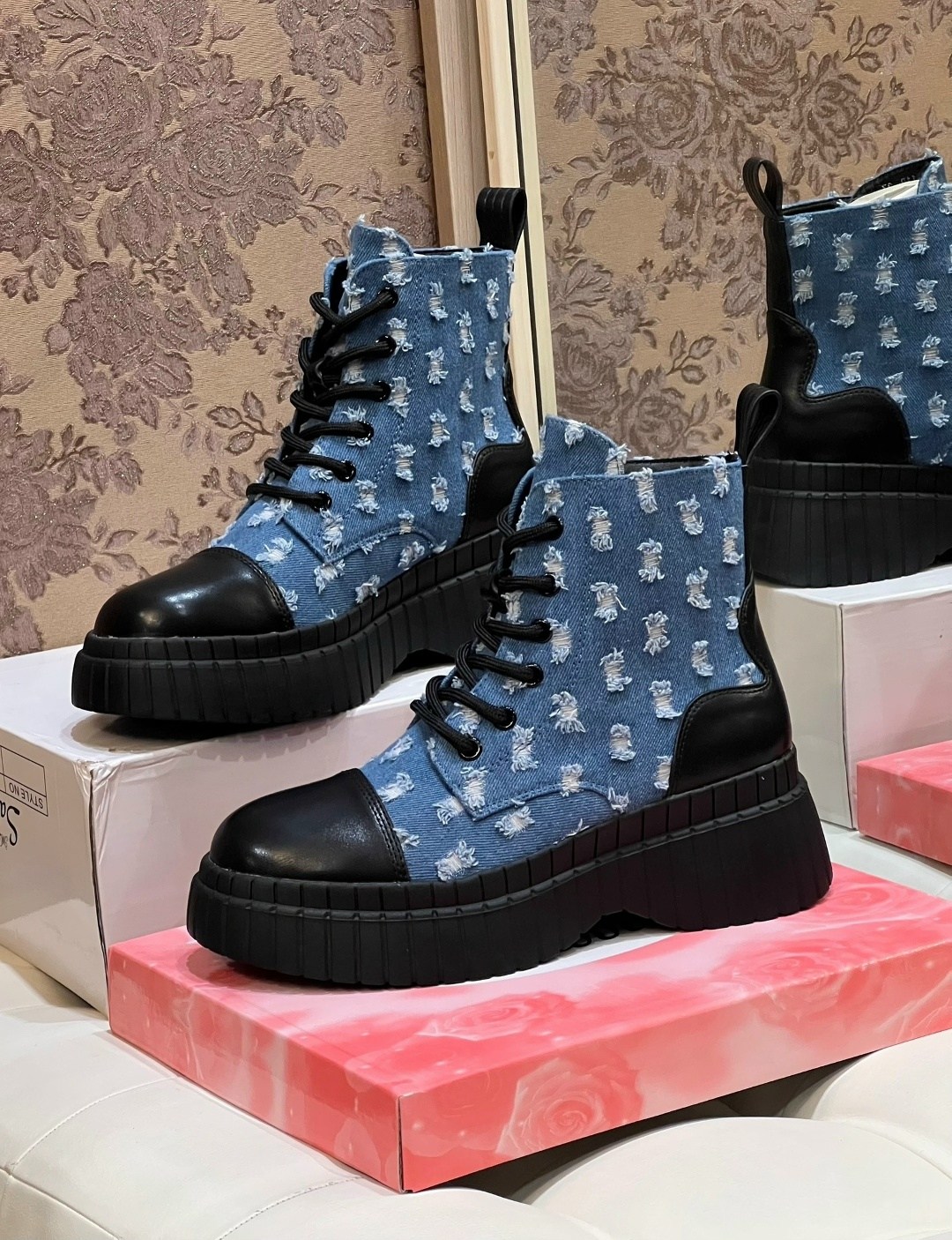 женские ботинки,,модные ботинки,женская ,полуботинки женские на танкетке