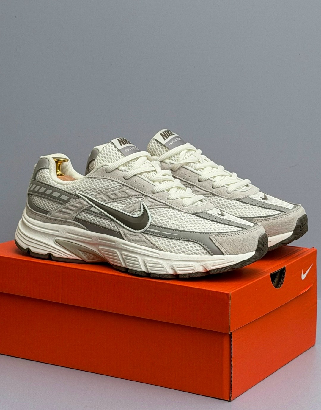 кроссовки nike initiator,кроссовки мужские nike initiator бежевые,мужские беговые кроссовки initiator от finish line nike бежевый,кросівки чоловічі nike initiator white brown,кроссовки для фитнеса nik