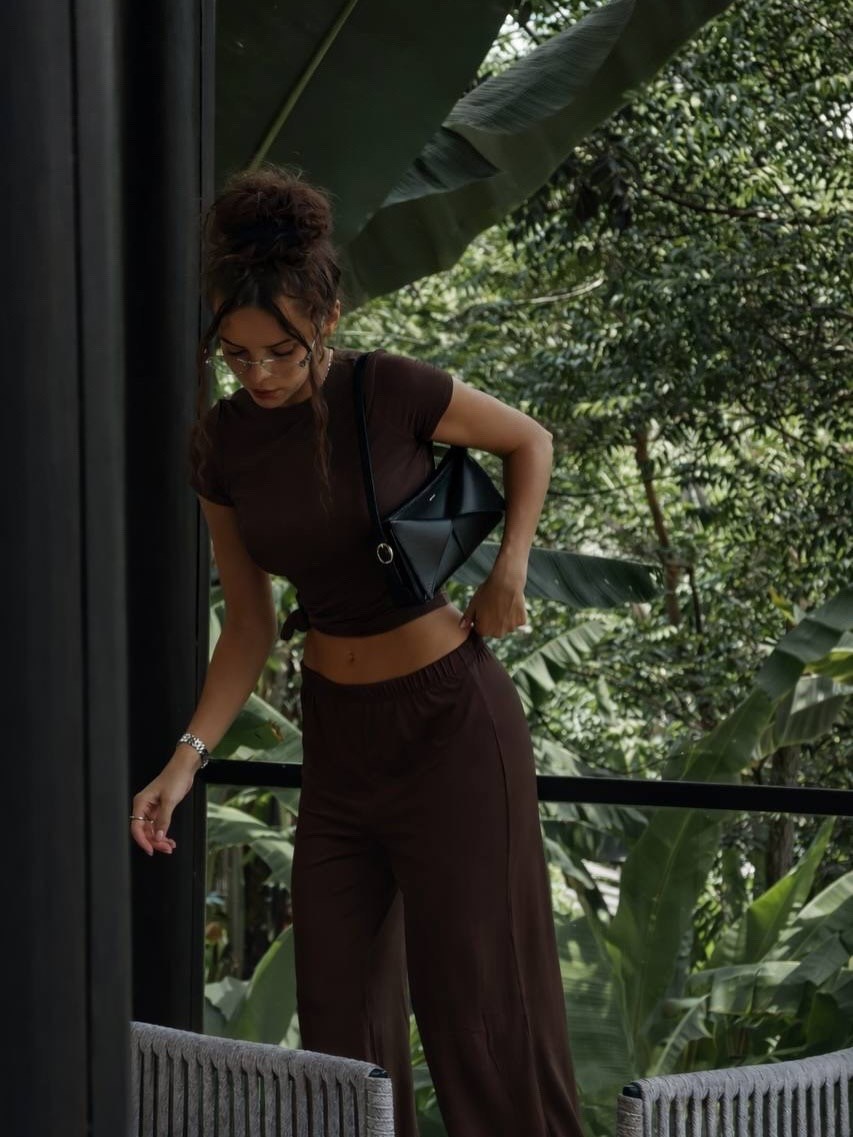 брюки палаццо свободный крой,брюки палаццо,брюки палаццо свободные,костюм с брюками,костюм брючный с футболкой