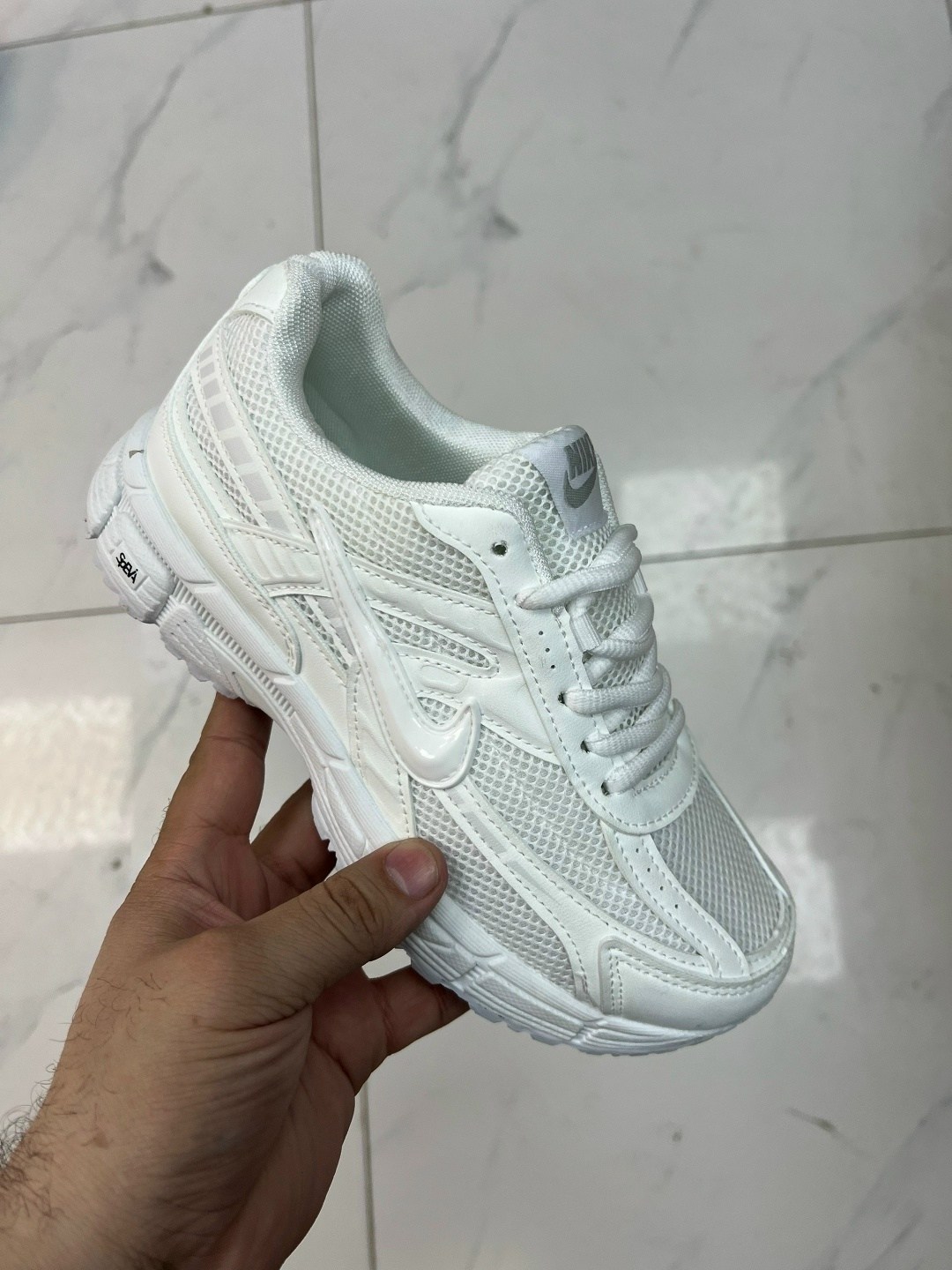 кроссовки nike initiator,кроссовки nike,женские кроссовки nike initiator серебристого цвета,кроссовки nike initiator running,nike initiator