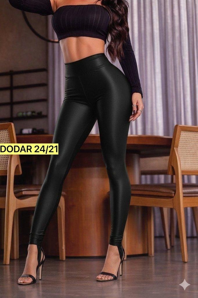 кожаные леггинсы,девушки в обтягивающих леггинсах,обтягивающие леггинсы,легинсы в обтяжку,кожаные женские леггинсы