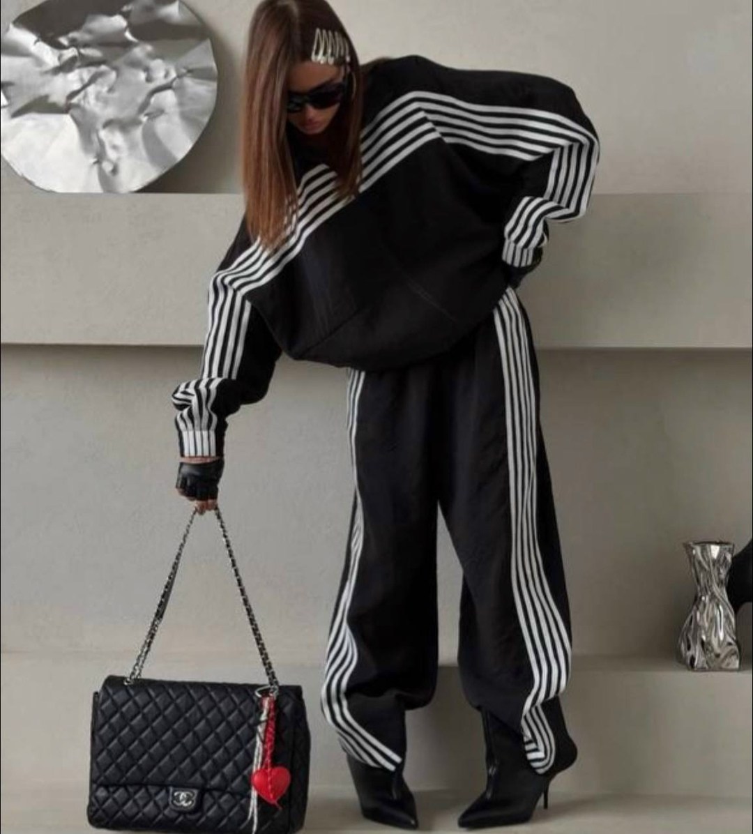 костюм спортивный адидас баленсиага,женский черный костюм balenciaga в спортивном стиле с белыми полосками,костюм спортивный,костюм,спортивный костюм баленсиага мужской